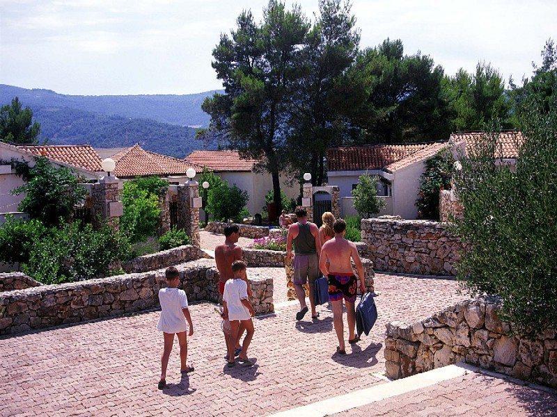 Trim Sunny Apartments By Valamar Stari Grad  Exterior foto